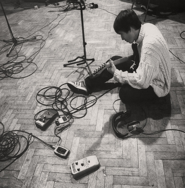 Noel Gallagher's Guitar Gear, Pedalboard & Amps | Equipboard®