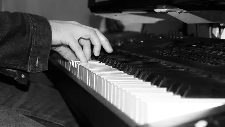 Playing an arranger keyboard