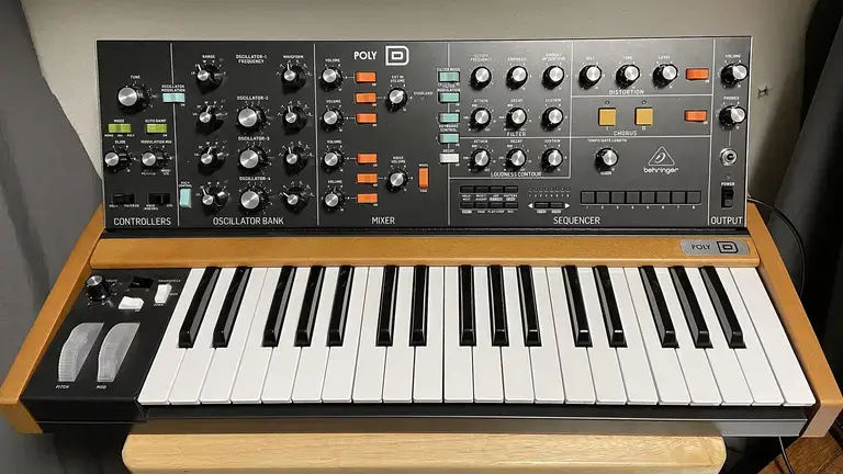 Behringer Poly D