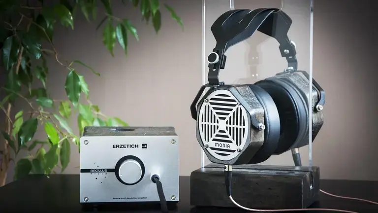 Headphone with amp