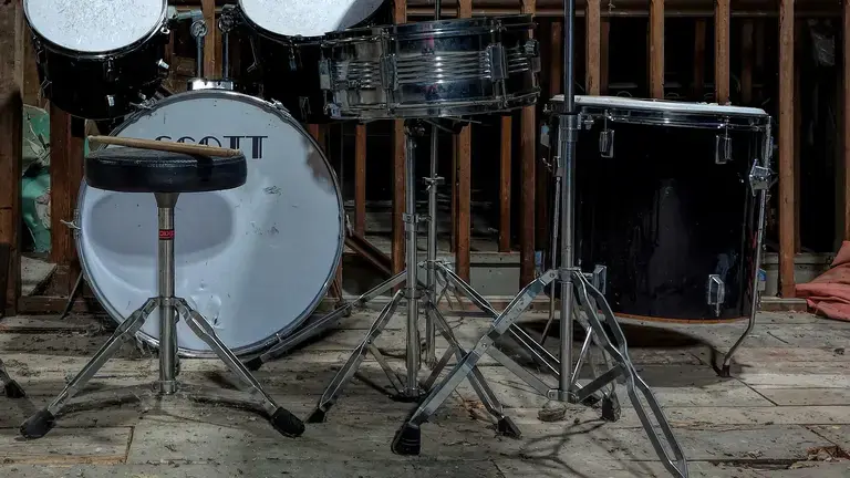 Snare drum stand