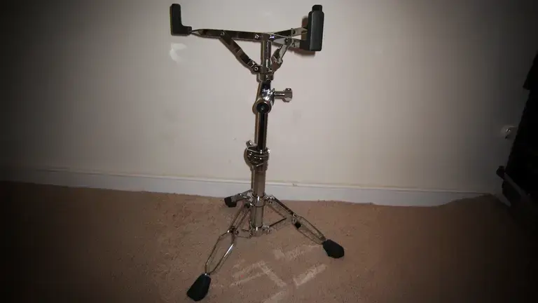 Snare stand adjustment