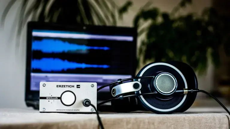Headphone near an amp