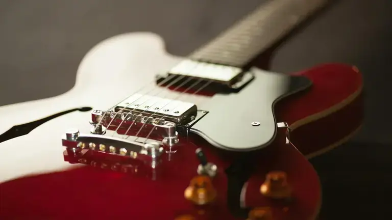 Hollowbody guitar
