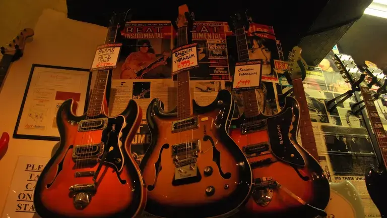 Hollowbody guitars