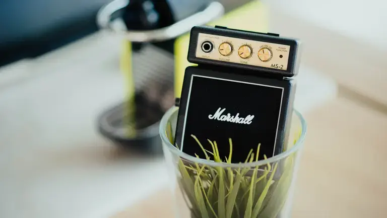 Mini guitar amp