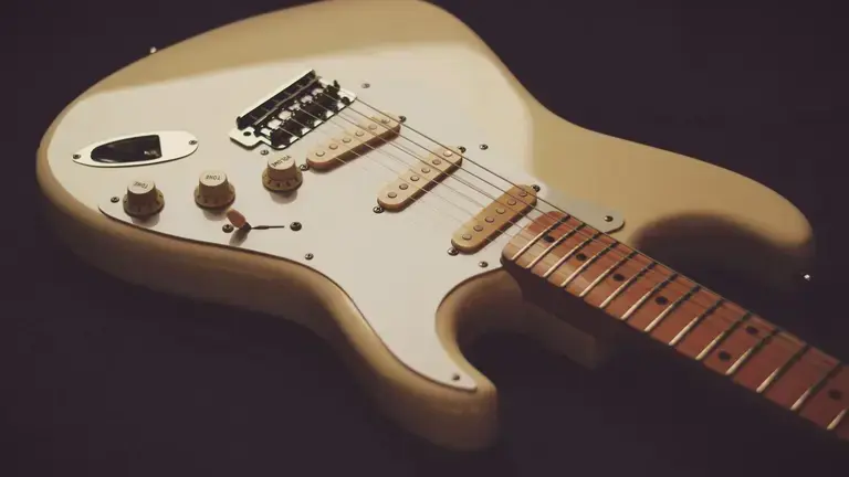 Guitar with single coil pickups