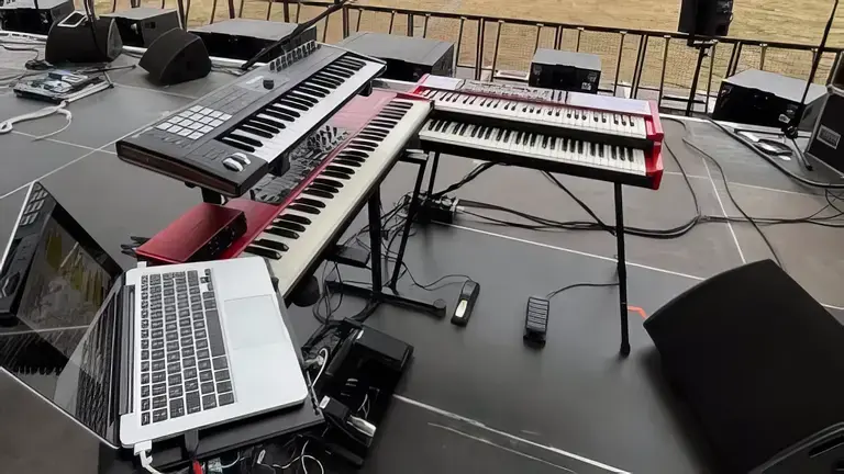 Multiple keyboards on stands