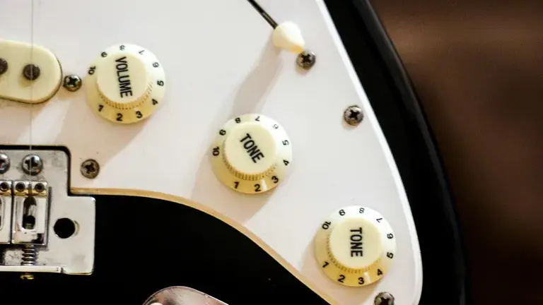 Guitar volume and tone