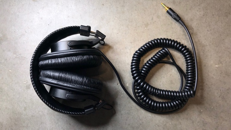 Sony MDR-7506 portability