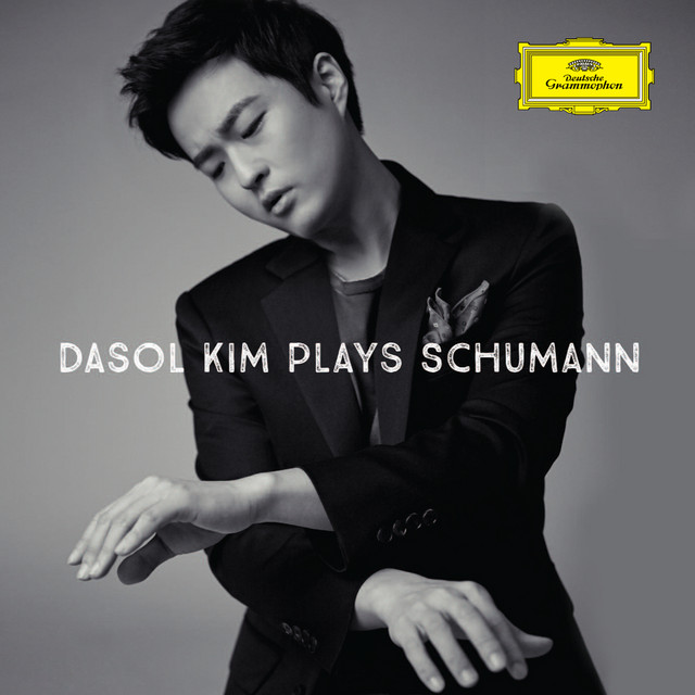 Plays Schumann