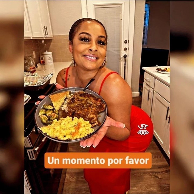 Un Momento Por Favor album cover