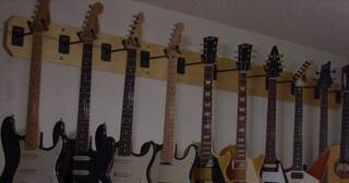 The Top 5 Guitar Wall Hangers | Accesories