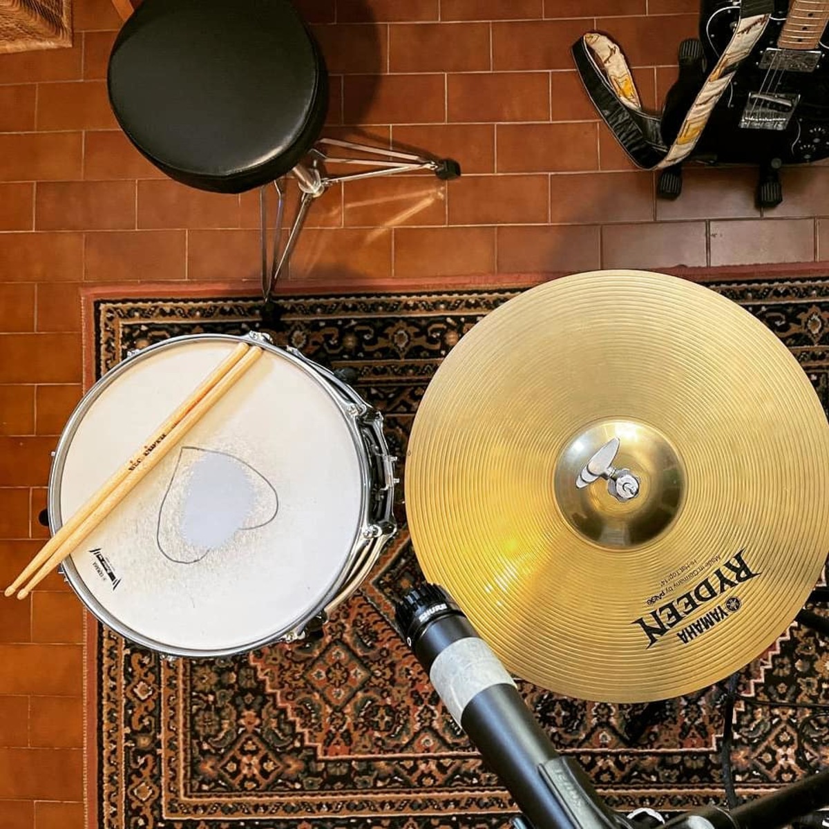 Shure Music Gear Setup by lietoofine featuring Shure SM57 and Fender Classic Series '72 Telecaster Custom
