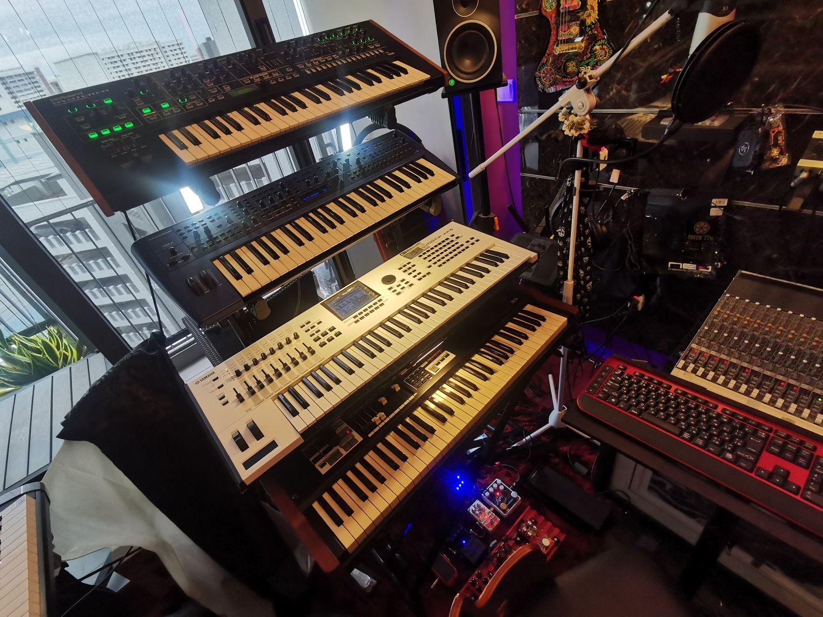 Electronic Studio Setup by yong_how featuring Mackie 1604-VLZ3, DigiTech HardWire Supernatural Ambient Verb, and Yamaha Motif XF6 and 6 more pieces of gear