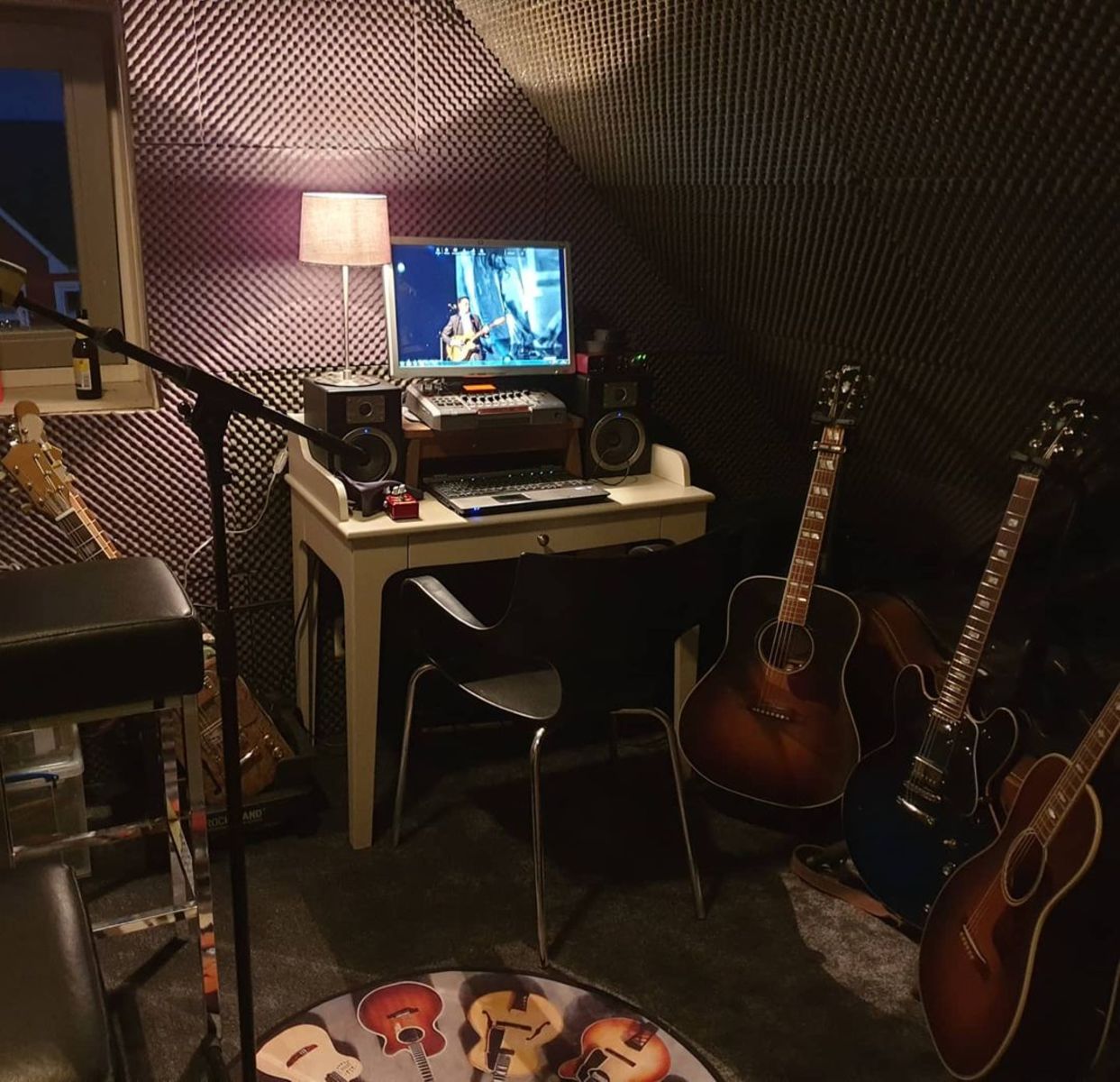 Country Pedalboard by david_savage featuring Shure SM58, Gibson Hummingbird, and Shure Beta 58A and 5 more pieces of gear