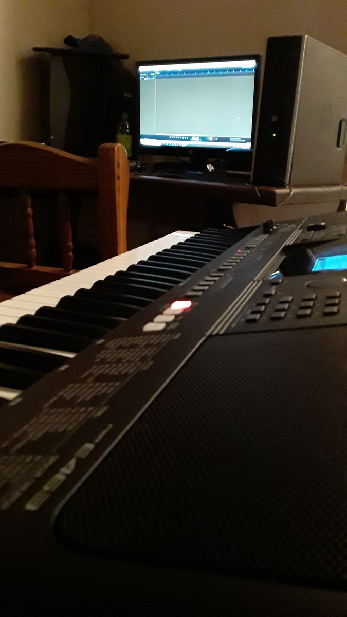 Studio Setup by japoople featuring Mixcraft Pro Studio 7, HP Compaq 8200 Elite SFF, and Yamaha PSR-E463