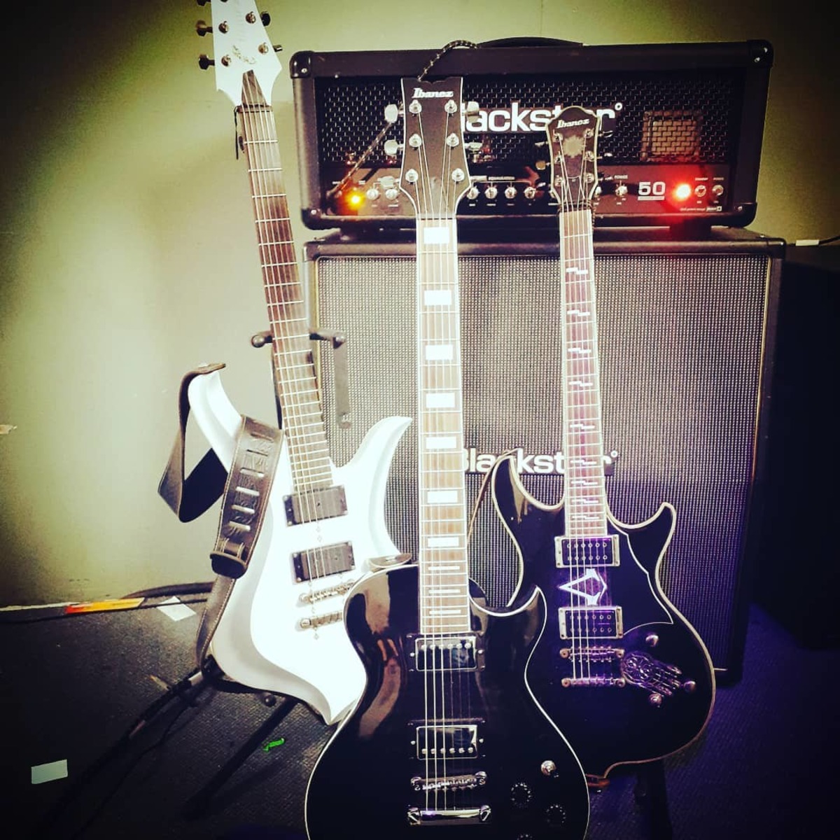 Metal Studio Setup by gabriel_valentine featuring Ibanez ART120, Blackstar Series One 50, and Ibanez Halberd and 2 more pieces of gear
