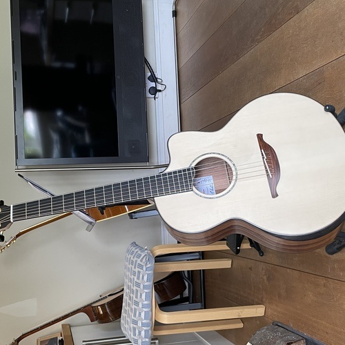 Photo of Lowden - Pierre Bensusan signature