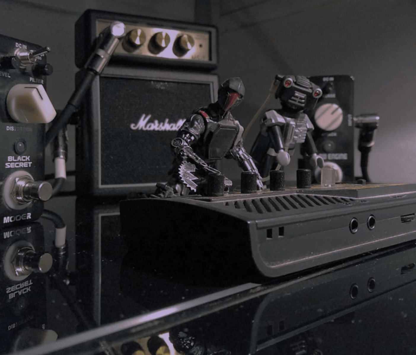 Mooer Pedalboard by al_rivara featuring Korg Monotron DELAY Analog Ribbon Synthesizer, Mooer Black Secret, and Marshall MS-2 Micro Stack and 1 more piece of gear