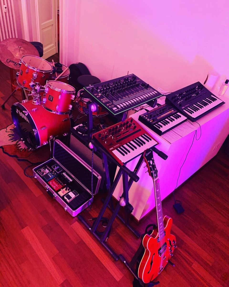 Pedalboard by in_bars featuring Fender Hot Rod Deluxe III, Roland AIRA TR-8, and Electro-Harmonix Soul Food and 5 more pieces of gear