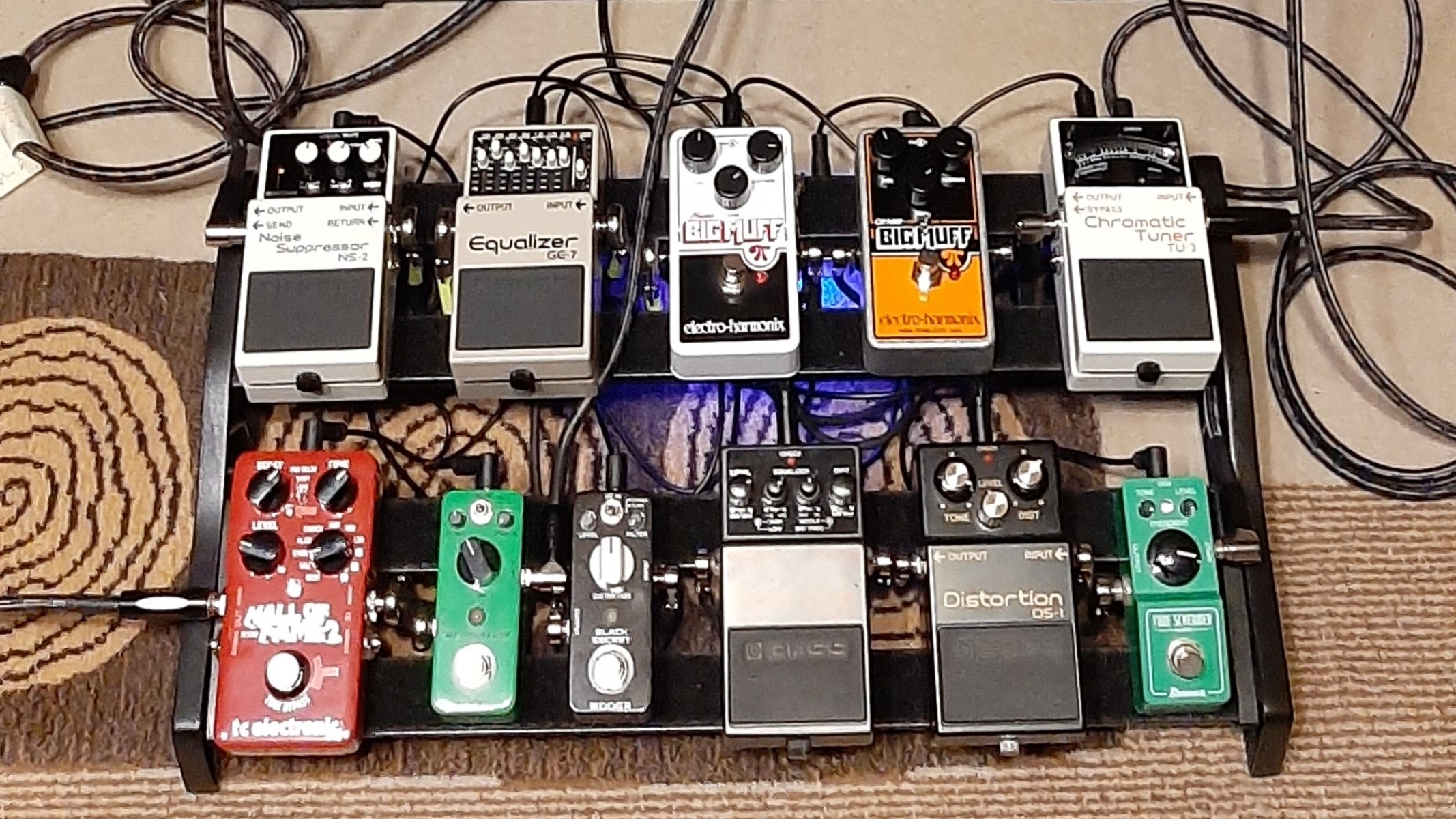 Boss Pedalboard by georgestam featuring Boss TU-3 Chromatic Tuner, Boss NS-2 Noise Suppressor, and Boss GE-7 Graphic Equalizer and 8 more pieces of gear