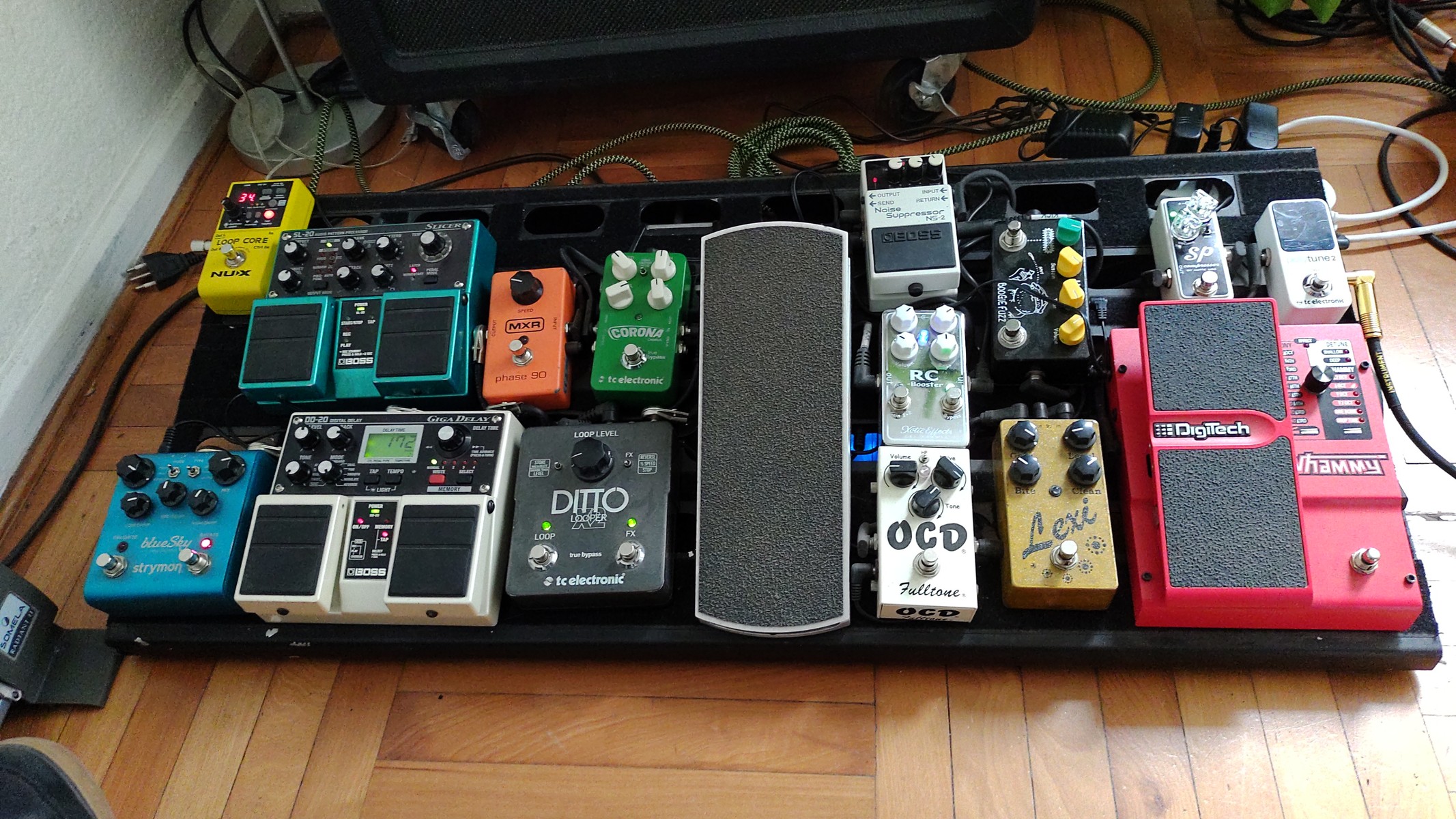 Metal Pedalboard by camilo_carrasco featuring Boss NS-2 Noise Suppressor, Fulltone OCD, and MXR M101 Phase 90 and 6 more pieces of gear