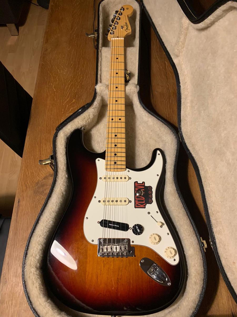 Studio Setup by adri___lpz featuring Fender Stratocaster American Standard 2018