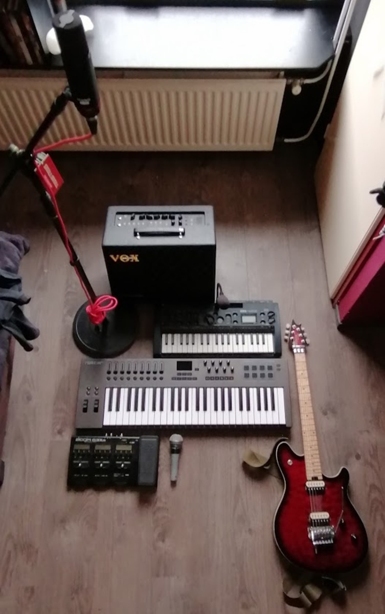 Amp Rig by maup_meulman featuring Shure SM58, Korg Microsampler, and Vox VT20X 20W 1x8 Guitar Modeling Combo Amp and 3 more pieces of gear