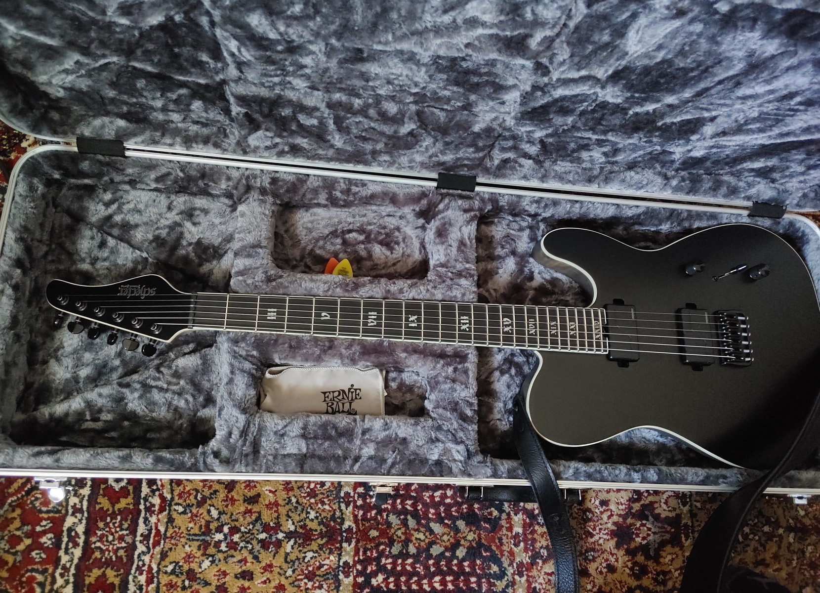 Gator Live Rig by dg_s featuring Gator Deluxe Molded Case for Electric Guitar w/LED (GC-ELECTRIC-LED) and Schecter PT SLS Evil Twin