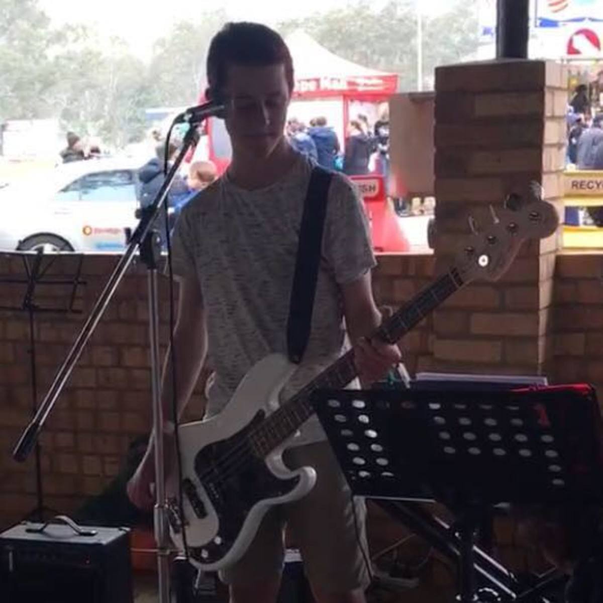 Live Rig by jarvis_niewand featuring Squier Precision Affinity PJ