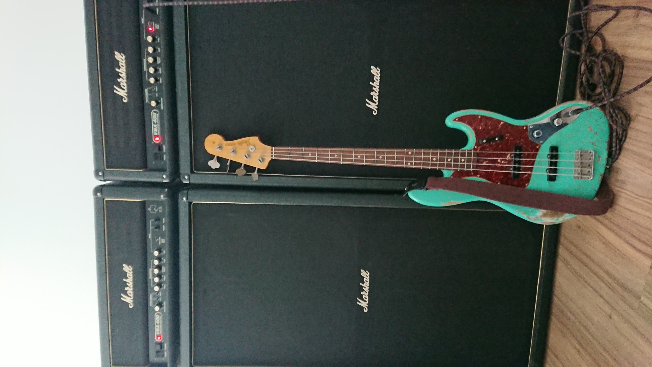 Marshall Amp Rig by drszucs featuring Marshall VBA400 Tube Bass Head, Marshall VBC810, and Fender 62 Jazz Bass Ultimate Relic Greg FesslerMasterbuild Custom Shop