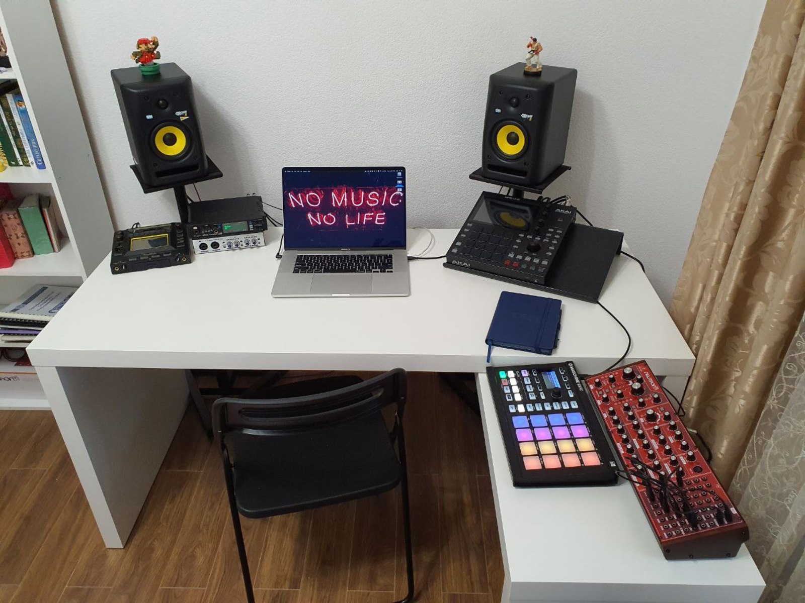 Electronic Studio Setup by t1ntom featuring Native Instruments Maschine Mikro MKII, KRK RP5 Rokit G2 Studio Monitor, and Korg Kaossilator Pro and 4 more pieces of gear
