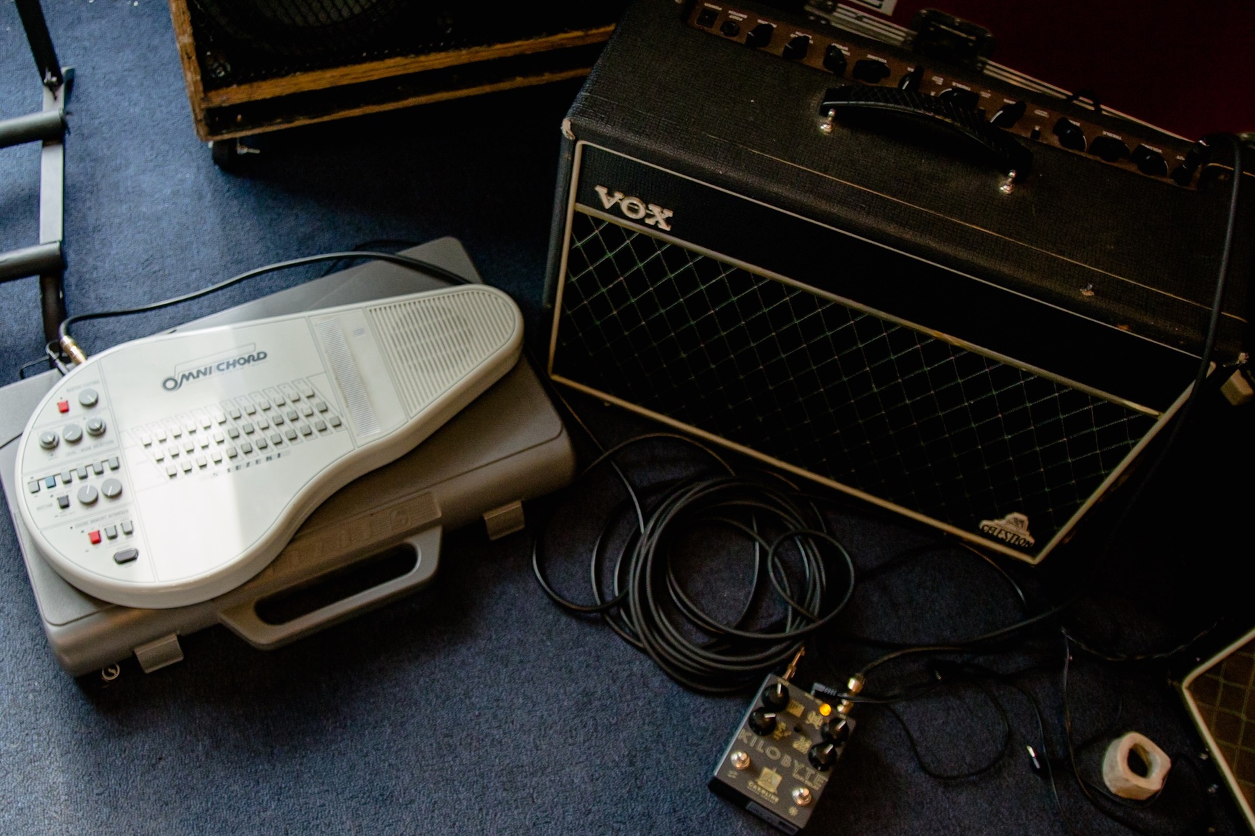 Country Amp Rig by colin featuring Caroline Guitar Company Kilobyte Lo-Fi Delay, Suzuki Omnichord OM-84 System Two, and 2001 Vox Cambridge 30 Reverb
