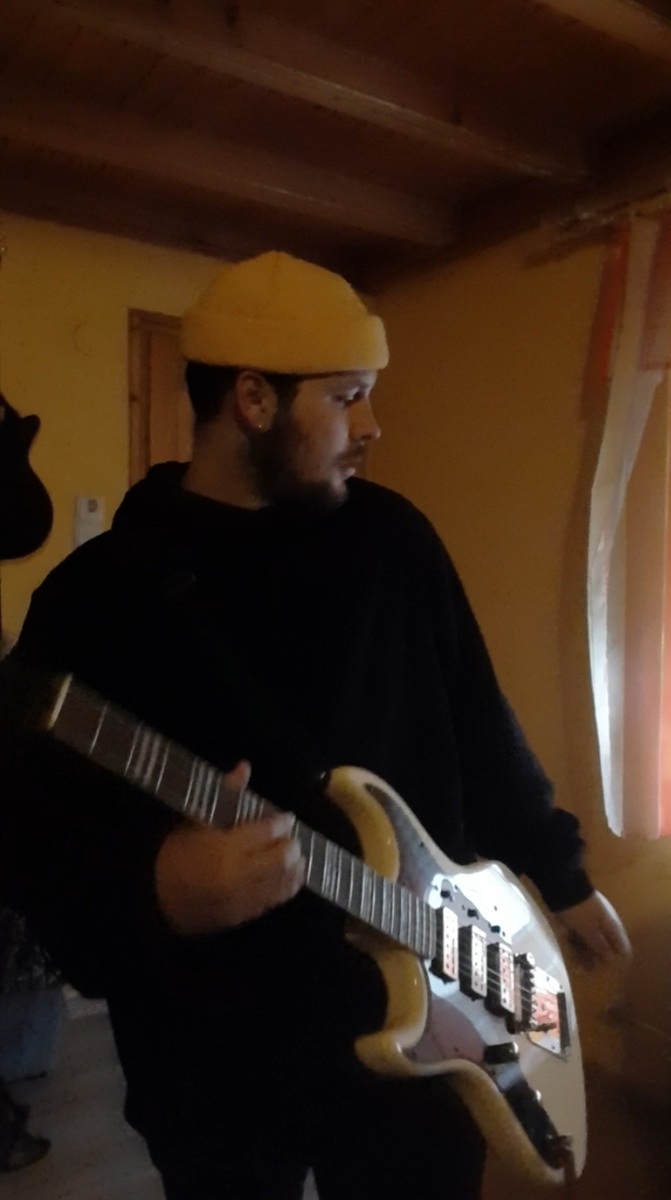 Music Gear Setup by le_renard_roux featuring Hofner (Höfner) HCT Galaxie