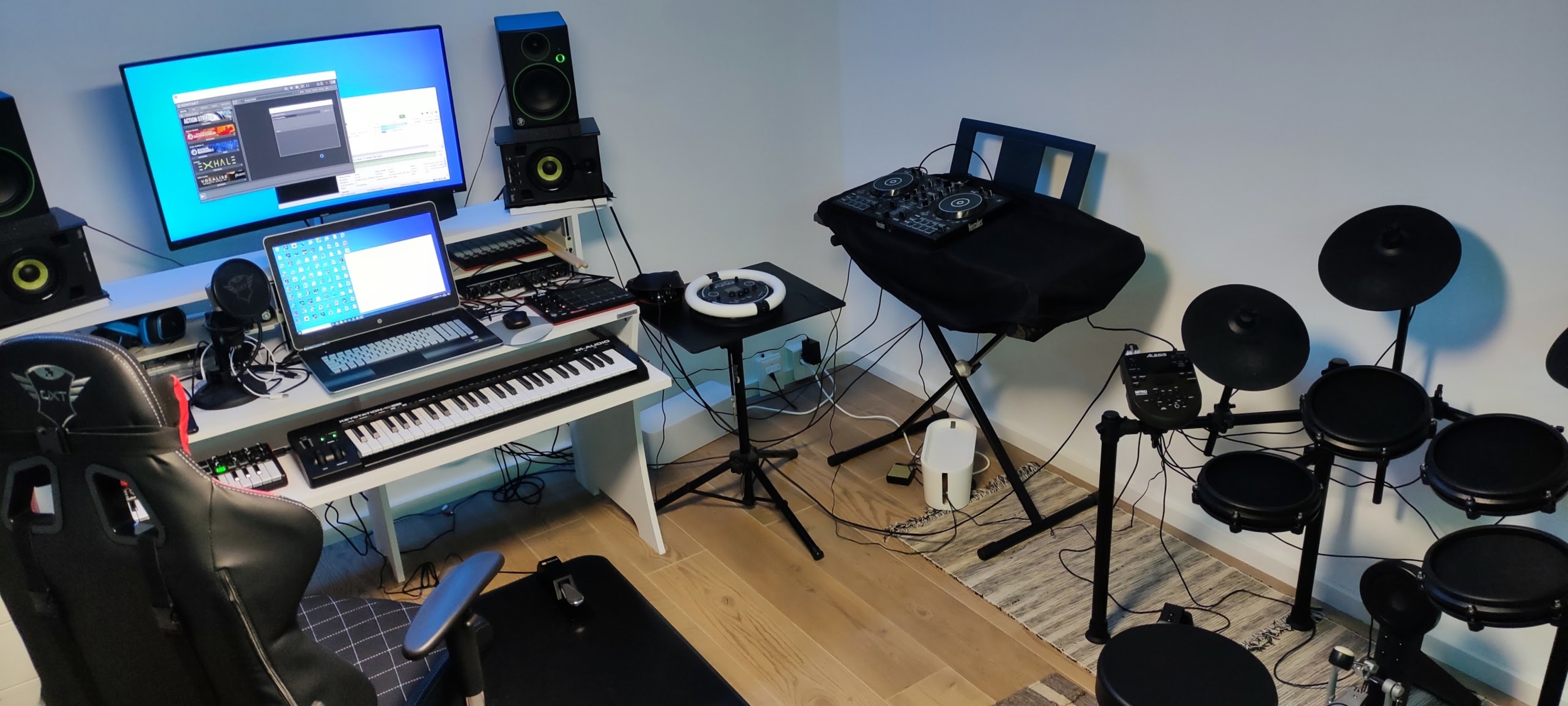 Drum Kit by luis_dj featuring Akai Professional MPK Mini Mk2, Akai APC Mini, and Hercules XPS 2.0 80 DJ Monitor Speakers Pair and 6 more pieces of gear