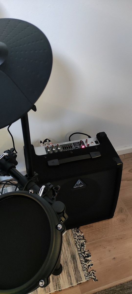 Alesis Drum Kit by luis_dj featuring Alesis Nitro Mesh 8-Piece Electronic Drum Set and Behringer Ultratone K450FX