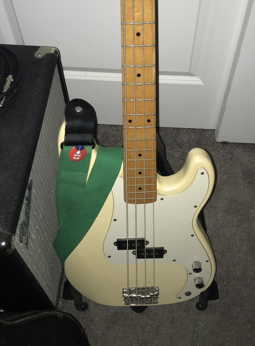 Squier Amp Rig by bob_douglas77 featuring Squier Precision Bass and Fender Rumble 100