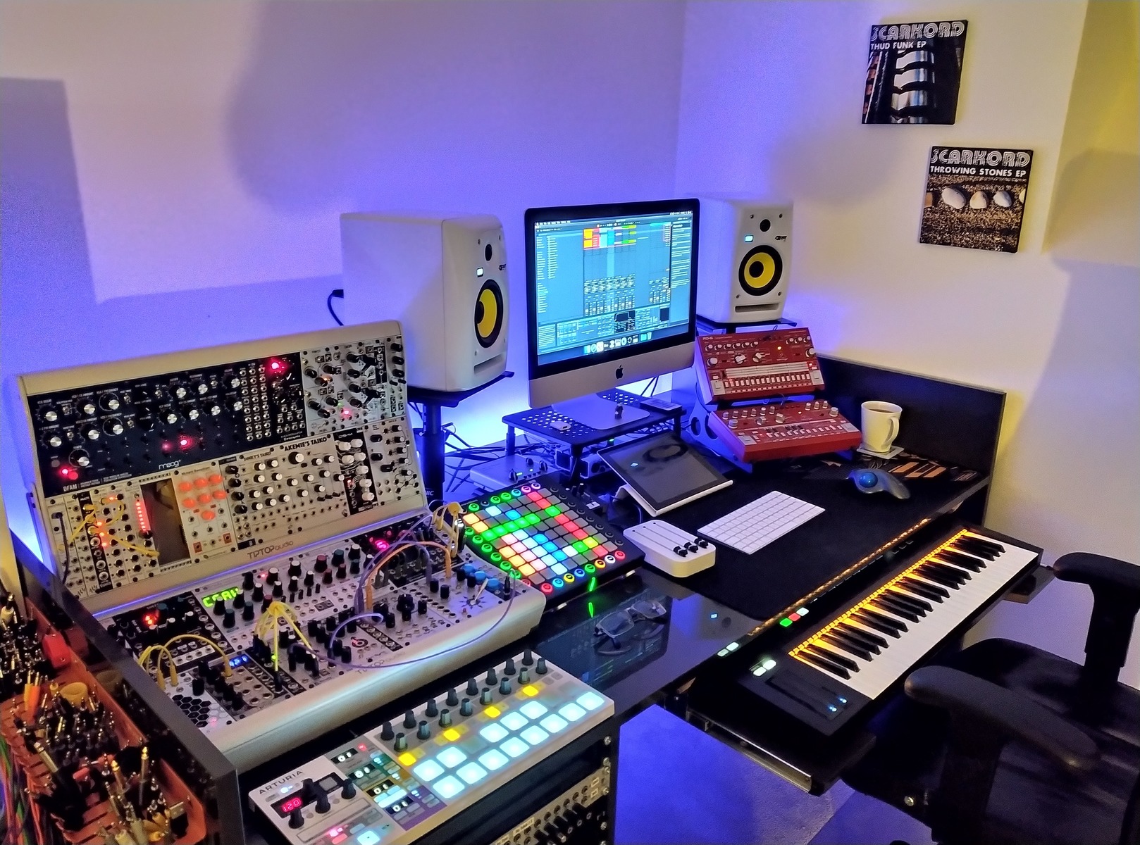 Electronic Studio Setup by scarkord featuring Native Instruments Komplete Audio 6, Native Instruments Komplete Kontrol S61, and Behringer TD-3 RD and 10 more pieces of gear