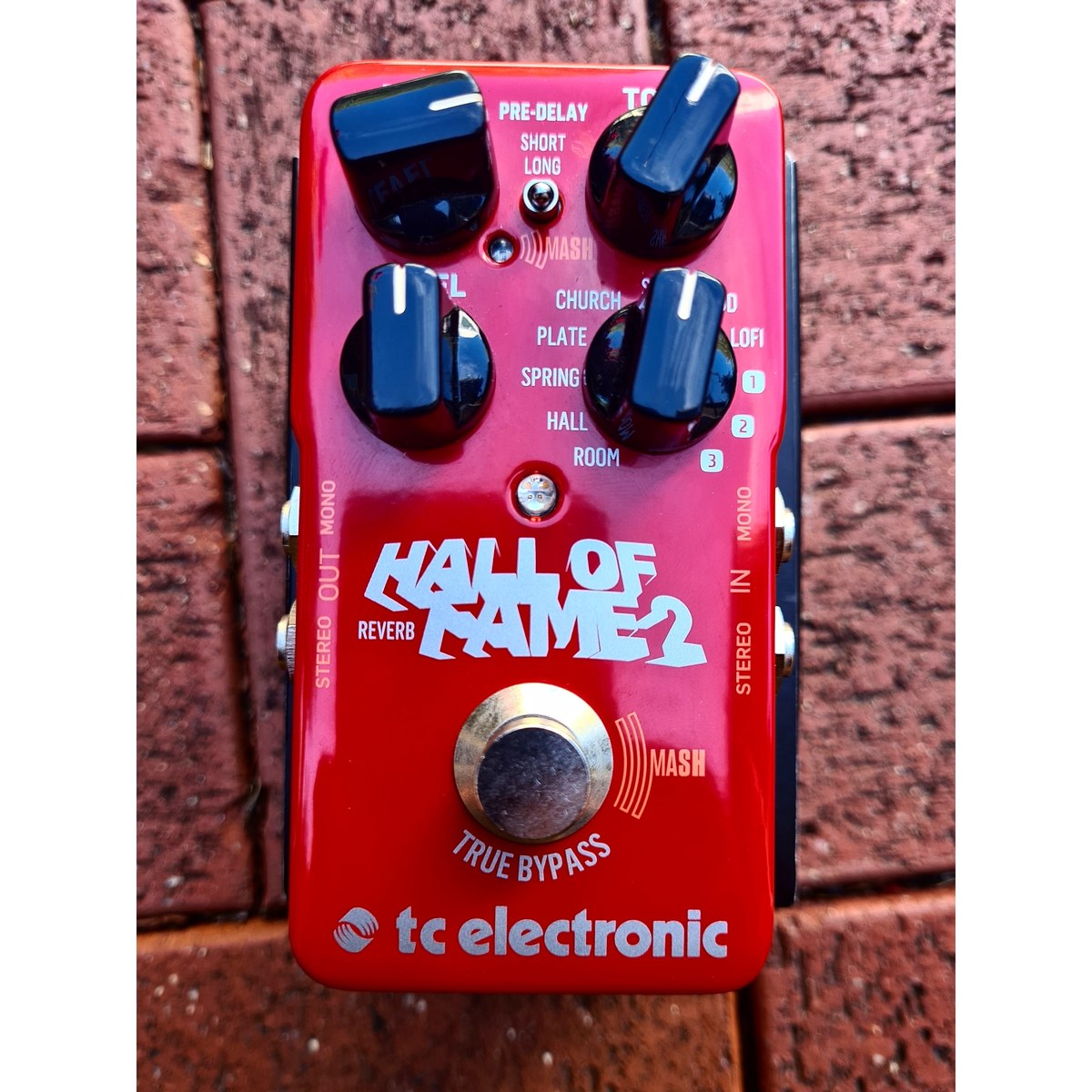 Pedalboard by givethemgenocide featuring TC Electronic Hall of Fame 2 Reverb