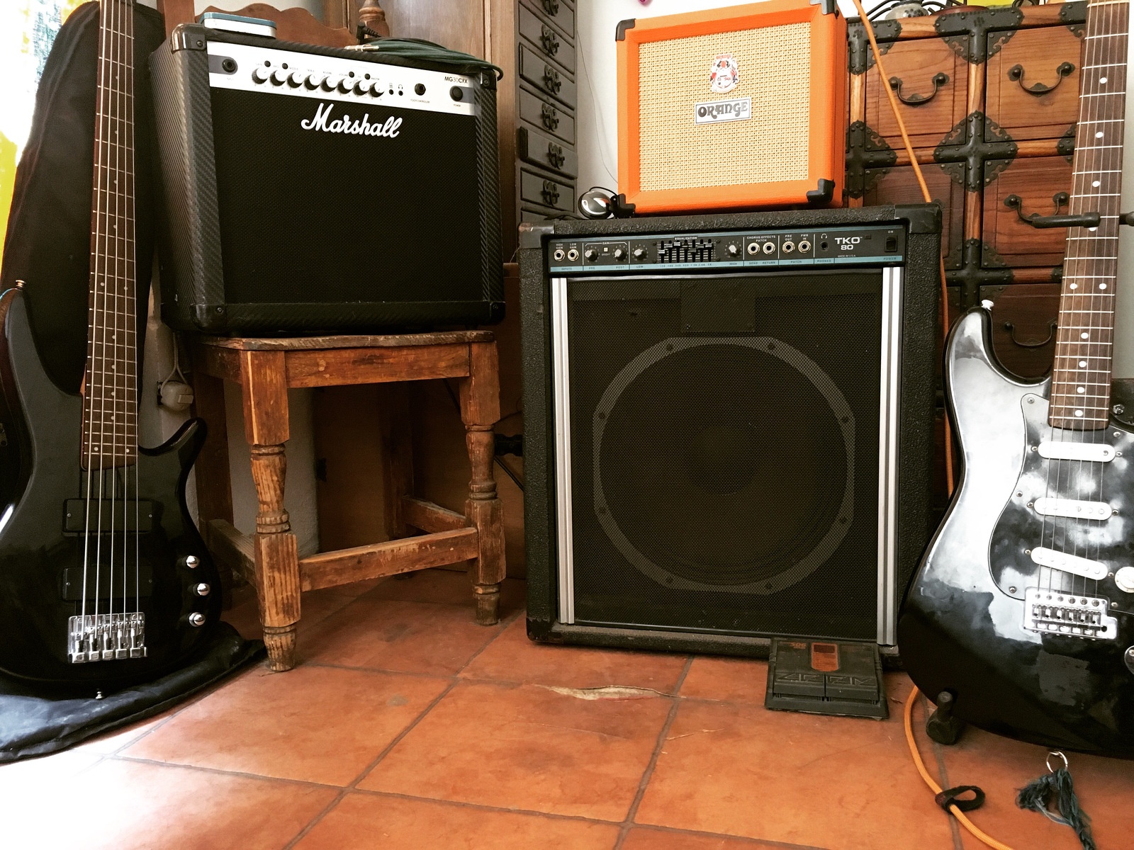 Bass Rig by beastie_bastien featuring Squier Stratocaster, Ibanez SR305DX, and Peavey TKO 80 Bass Amp and 3 more pieces of gear