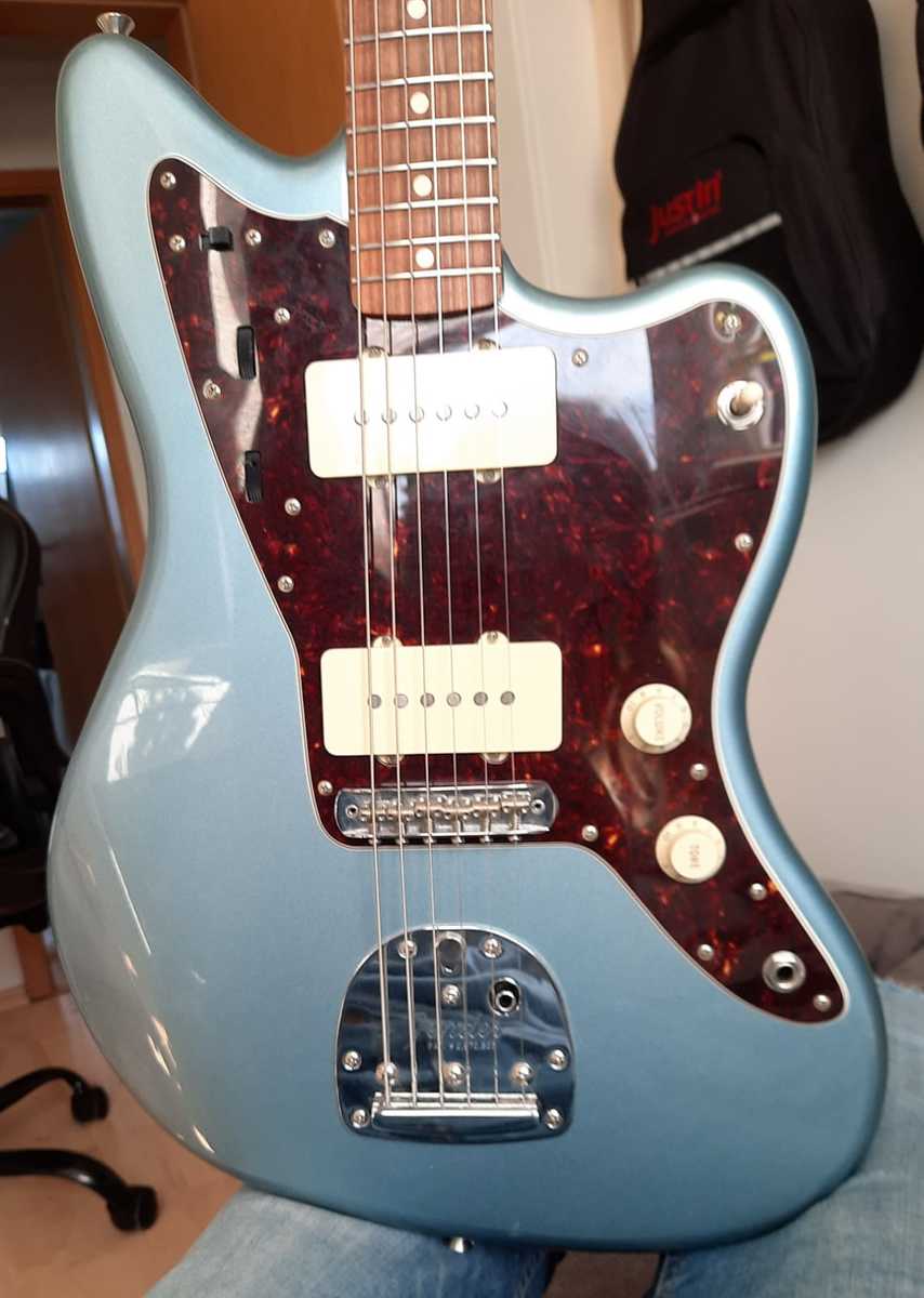 Music Gear Setup by jimbohandtricks featuring Fender Vintera Jazzmaster