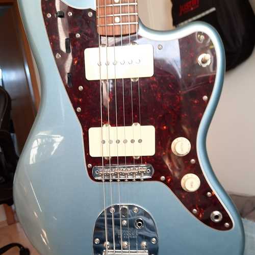 Photo of Fender Vintera Jazzmaster