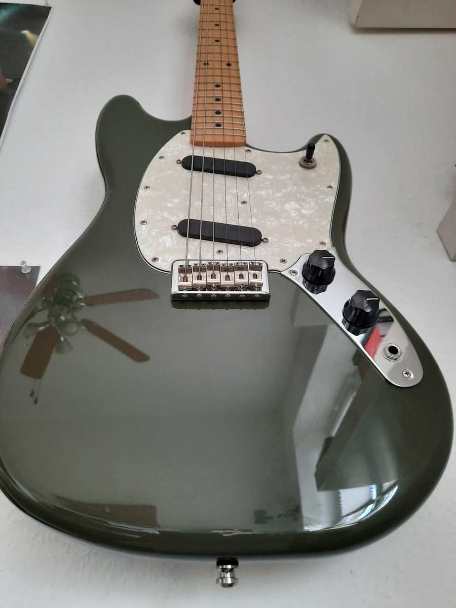 Music Gear Setup by jimbohandtricks featuring Fender Mustang Offset Series