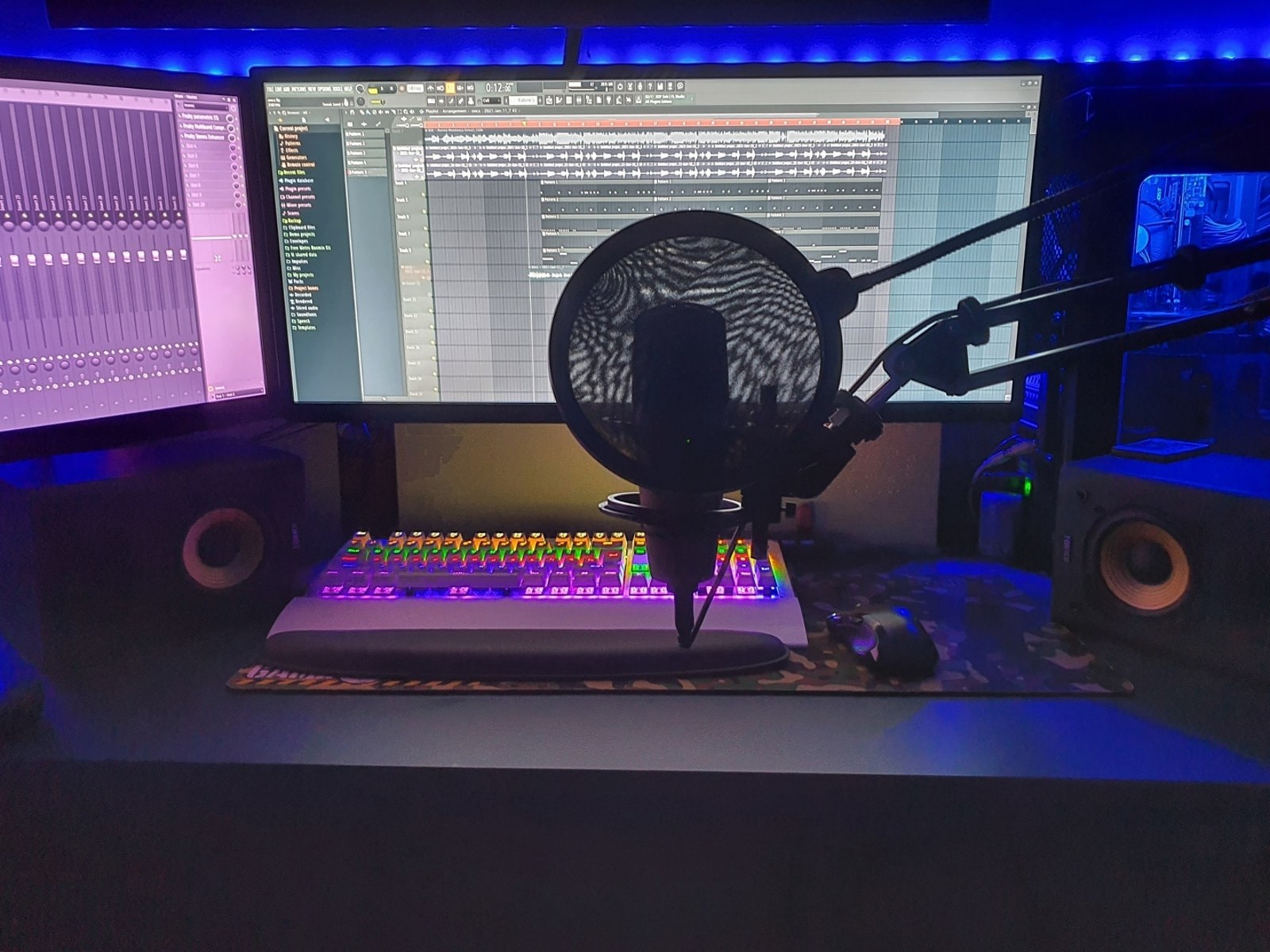 Electronic Studio Setup by thfmartins featuring Edifier R1000T4, Behringer C1-U Studio Condenser Microphone, and Image-Line FL Studio and 1 more piece of gear