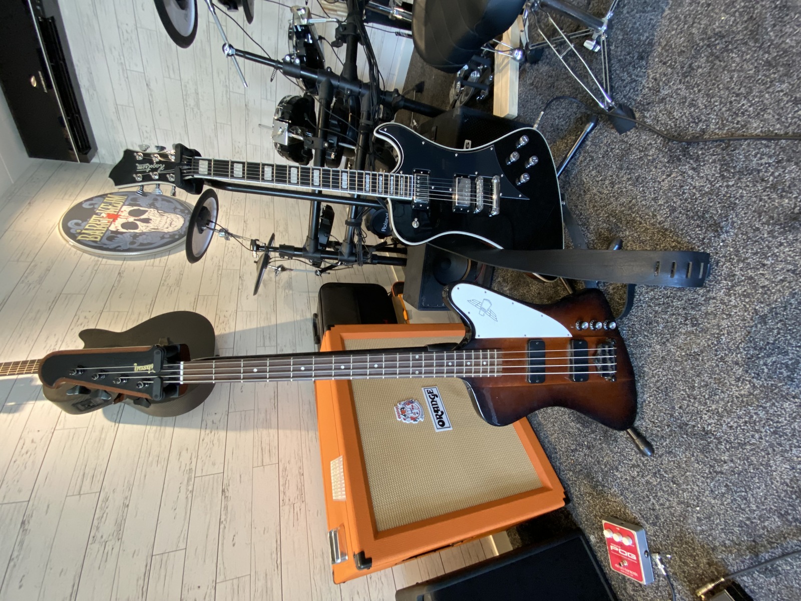 Studio Setup by leo_hastspark featuring Gibson Thunderbird IV