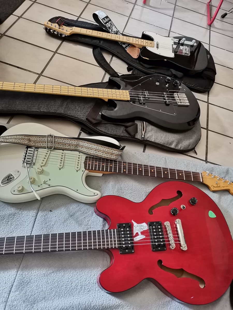 Epiphone Studio Setup by iamjared_a featuring Epiphone "Worn" Dot Studio, Fender Vintera '60s Stratocaster Modified, and Epiphone Ripper and 1 more piece of gear