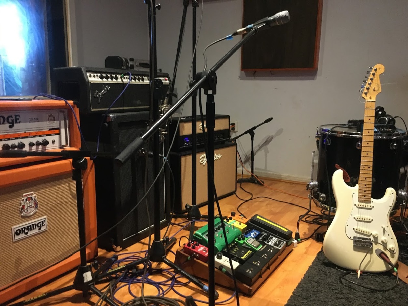 Metal Amp Rig by cheahumada featuring Fender American Standard Stratocaster, Orange TH100 Head, and Orange Amplifiers PPC Series PPC212-C 120W 2x12 Closed Back Guitar Speaker Cabinet