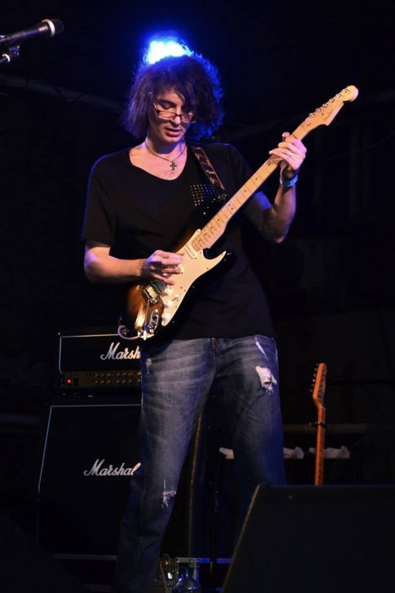 Music Gear Setup by oleg_kolesnikov featuring Fender 2004 50th Anniversary Fender American Standard Stratocaster