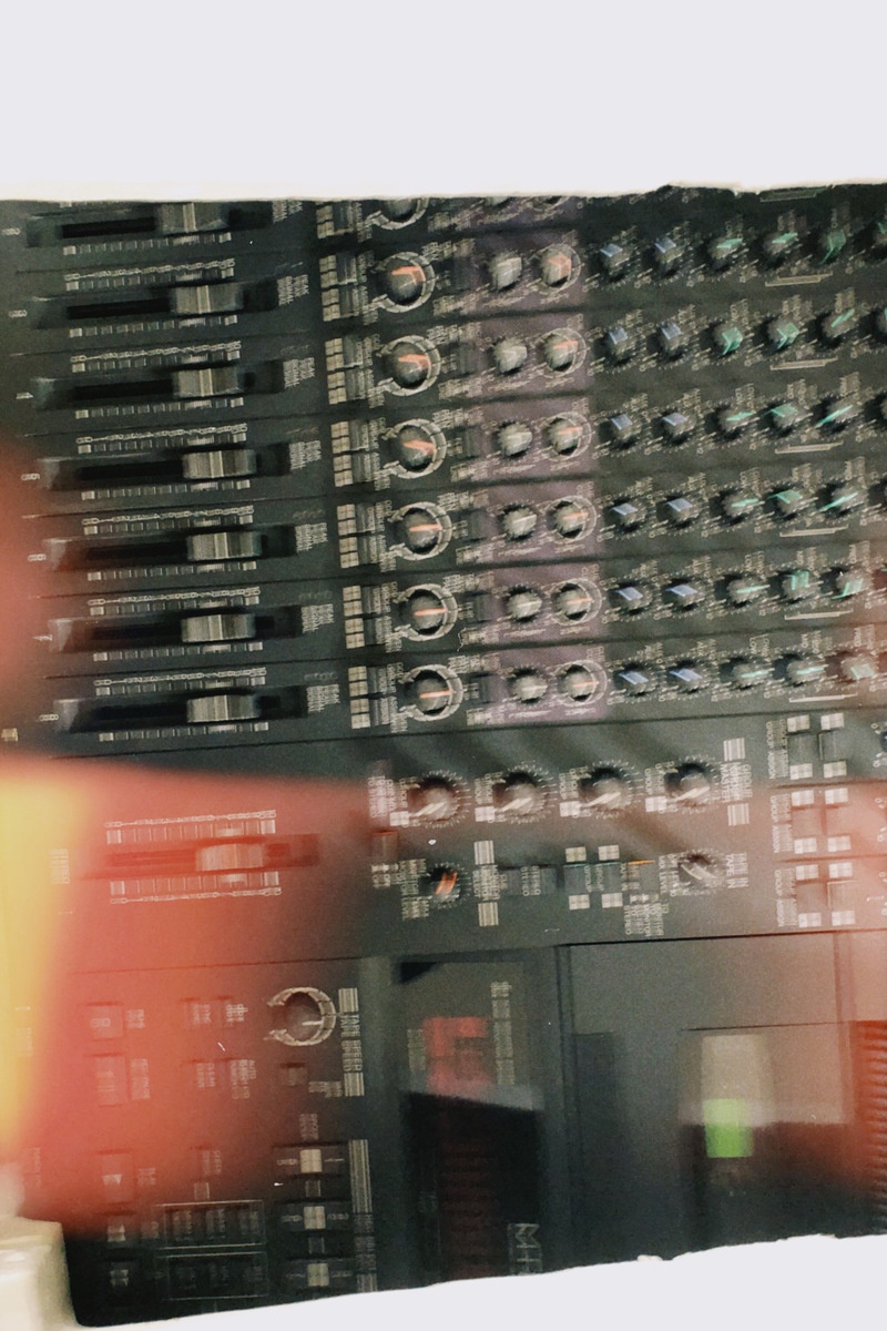 monochrome's music gear photo